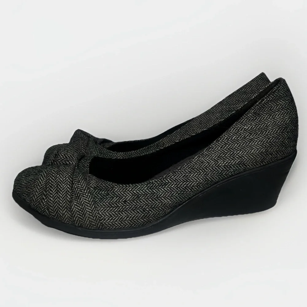 Dexflex Comfort Herringbone‎ Wedge Pumps Women’s Sz 9.5 Wide Black Gray Fabric